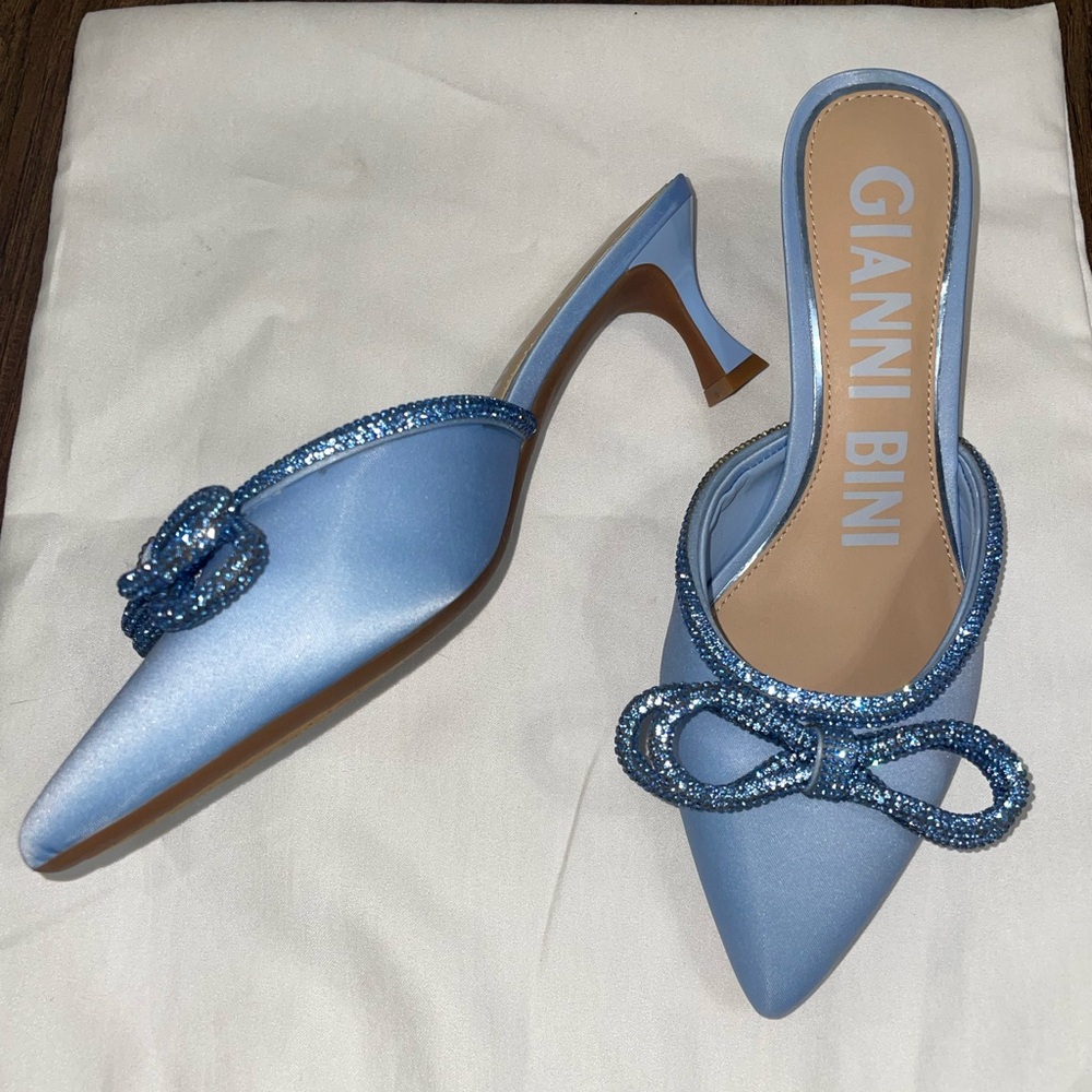 Gianni Bini bow kitten heels